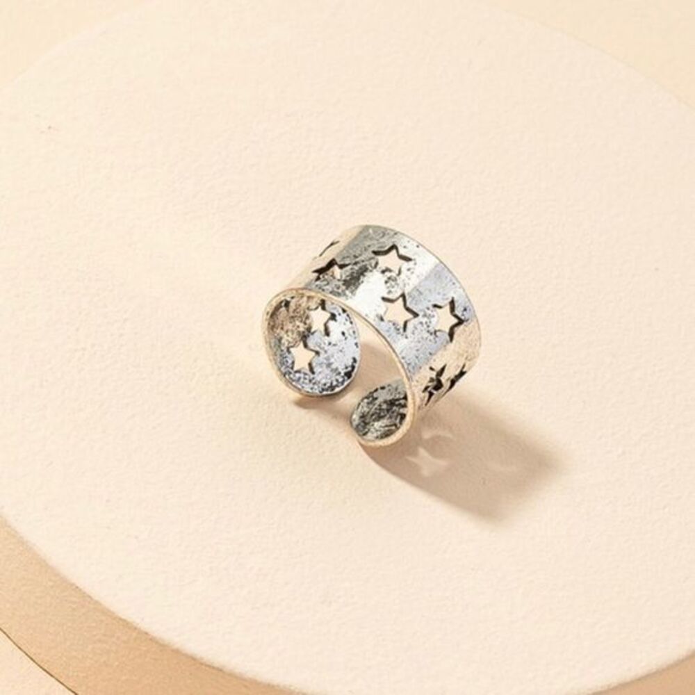 ⭐️⭐️ Star Ring 🆕 - Picture 2 of 2